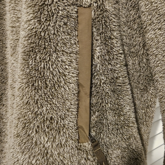 L.L. Bean Hi-Pile Fleece Pullover - Picture 6 of 6